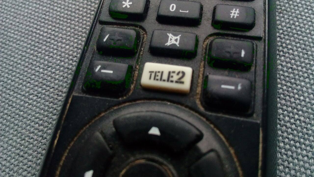 A remote control unit issued by Tele2, that is located in the Rotterdammer neighbourhood of 110-Morgen, Hillegersberg-Schiebroek.